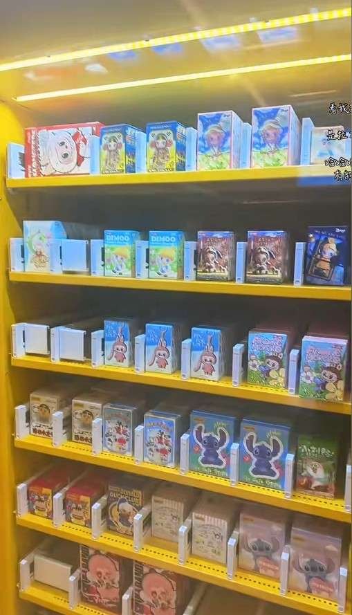 blind box vending machine AZ-Y product collectible toy inside channel zero drop elevator