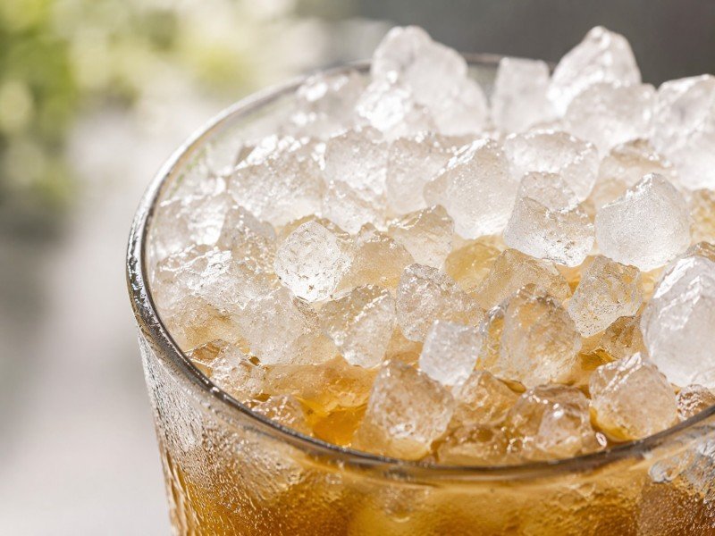 Nugget pellet ice — soft chewable ice in beverage cup